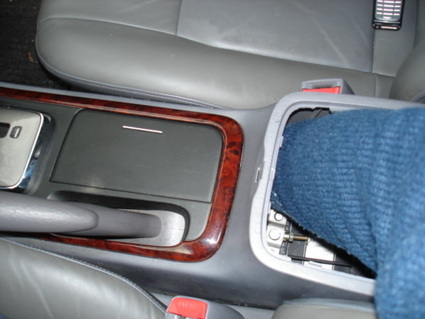 Как снять штатную автомагнитолу